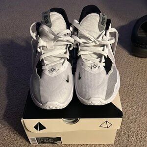 Kyrie Low 5 Basketball Shoes